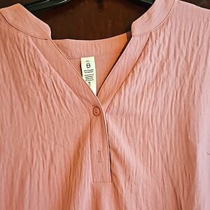 Women's sleevless blouse
